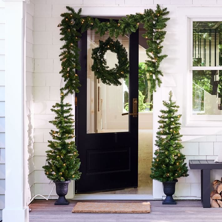 Easy Outdoor Christmas Decor Ideas - Run To Radiance