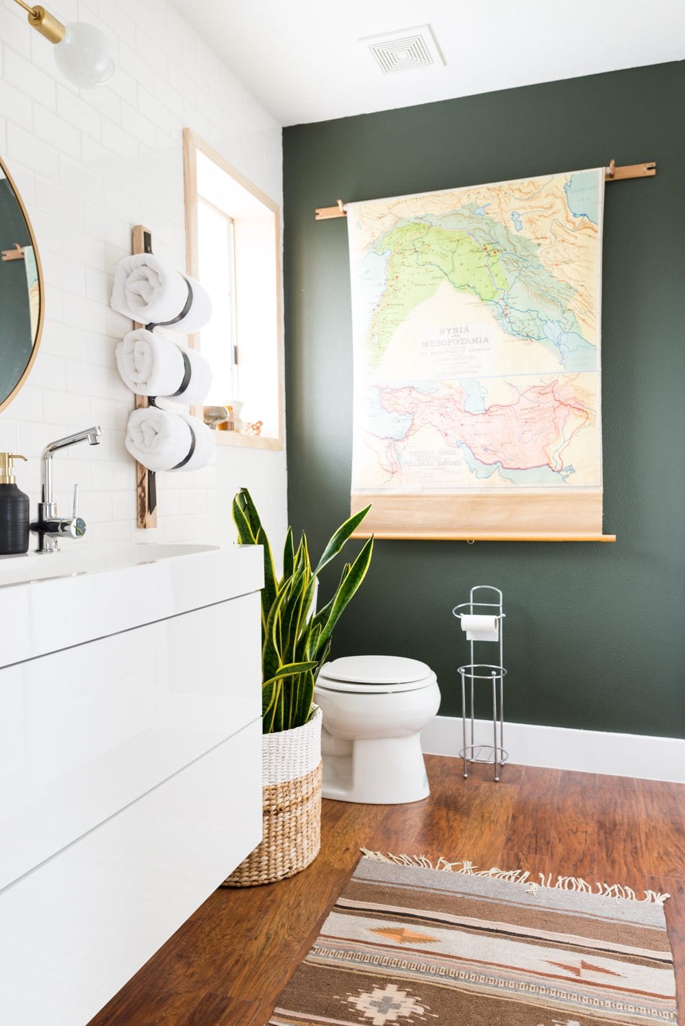 Green Accent Wall Your New Favorite Feature Run To Radiance   2. Green Featured Wall Bath Vintagerevivals 