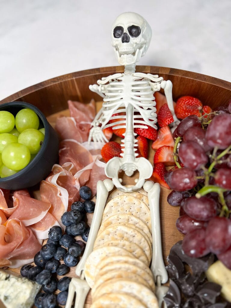 10 Must-Have Elements for the Ultimate Spooky Halloween Charcuterie Board